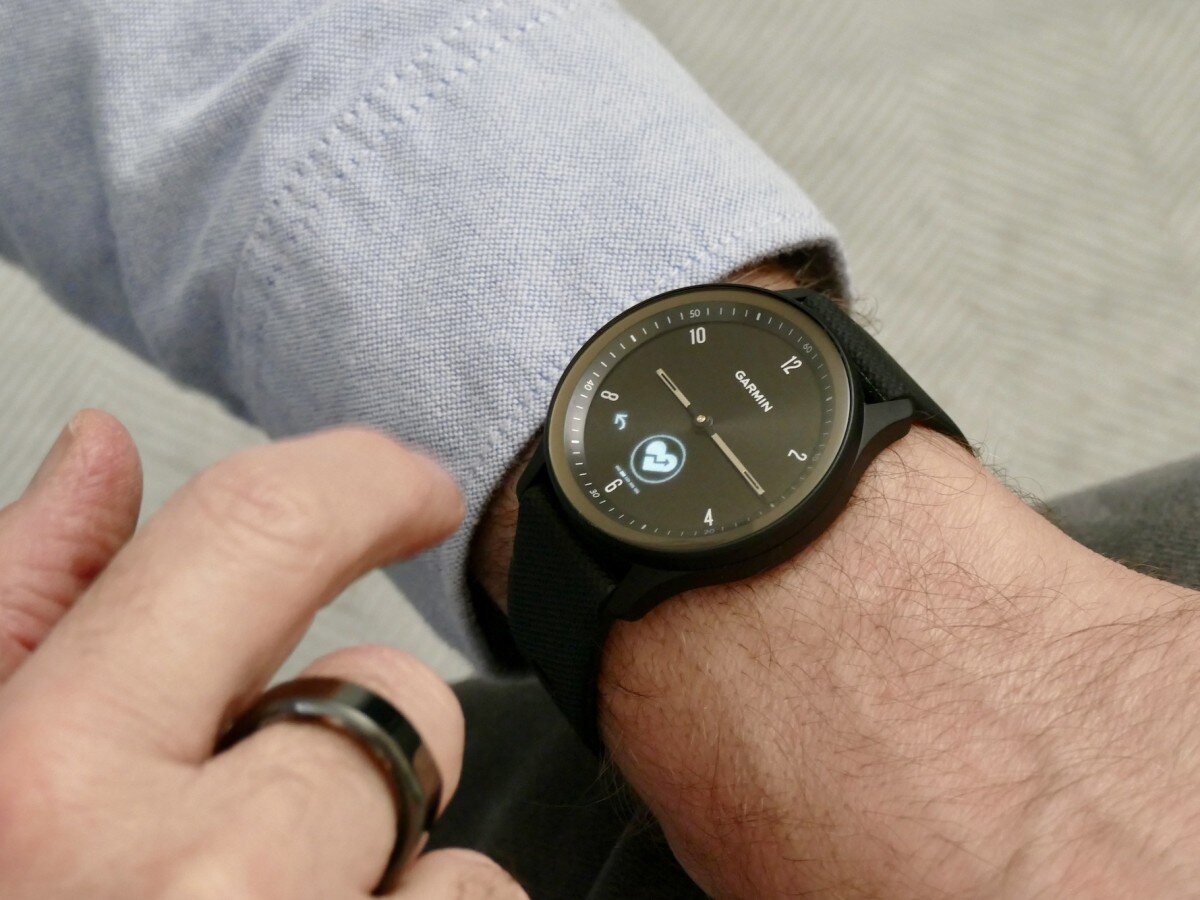   Garmin готовит смарт-часы Vivomove Trend с функциями, как у Apple Watch