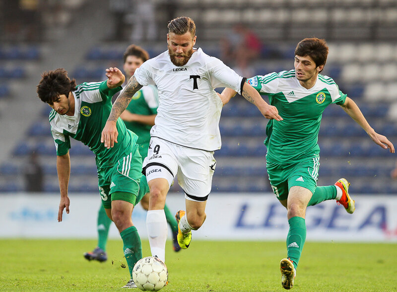 «Торпедо» – «Ангушт» (Назрань) – 4:2. Торпедовец Эдгарас Гаурач устремляется в атаку.