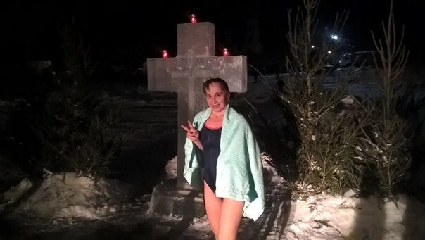 Купание в проруби. Фото автора.