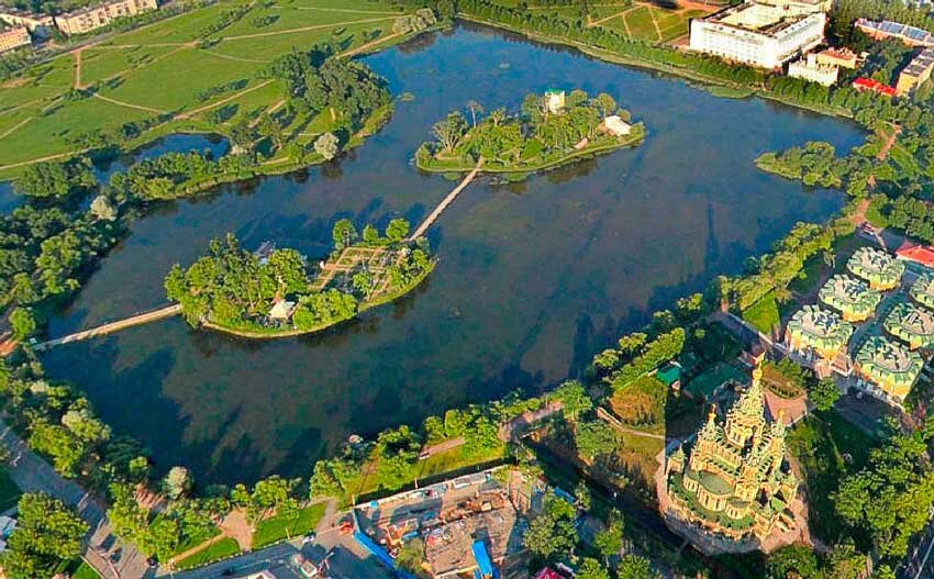 Колонистский парк в Петергофе, вид сверху.