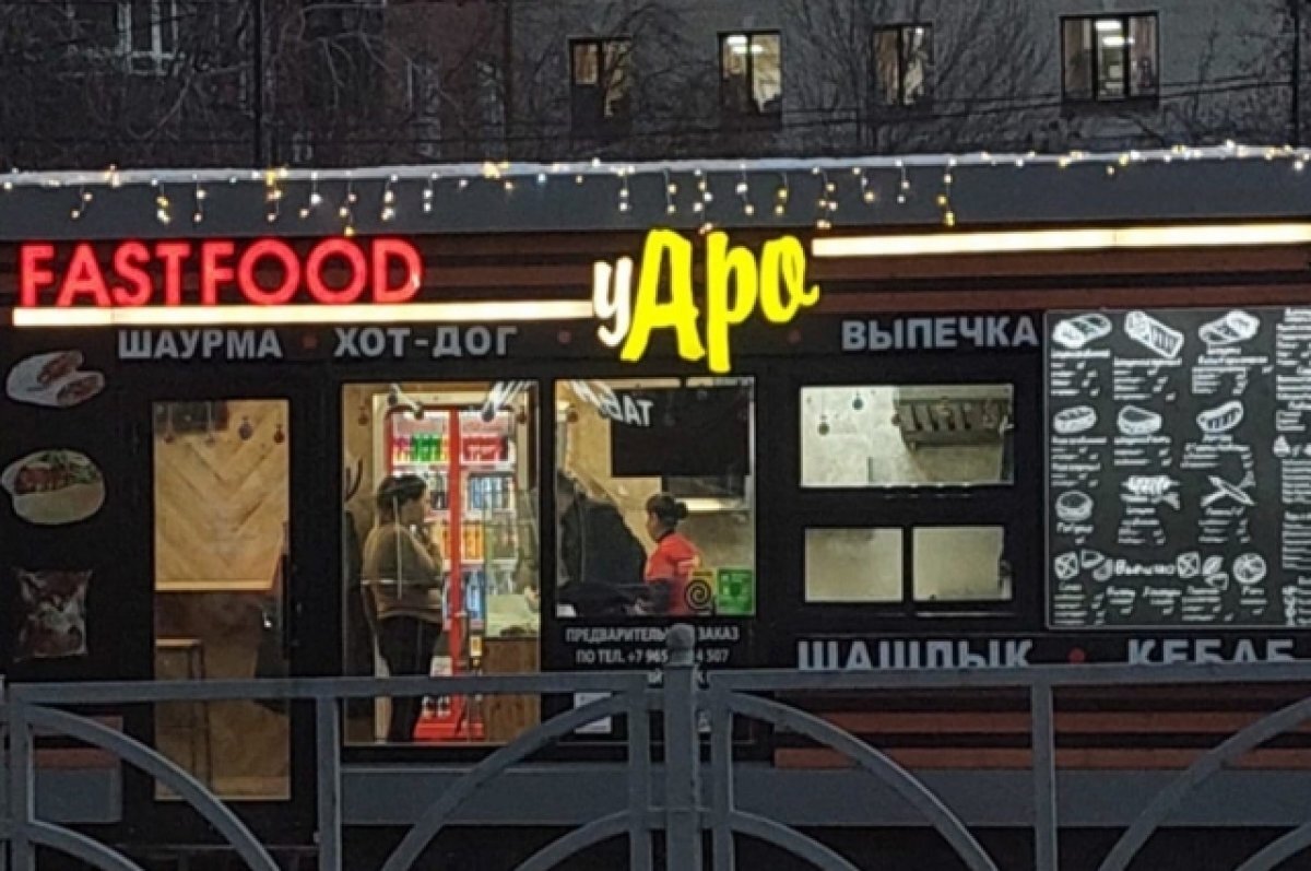    В Екатеринбурге продолжают выявлять отравившихся в закусочной
