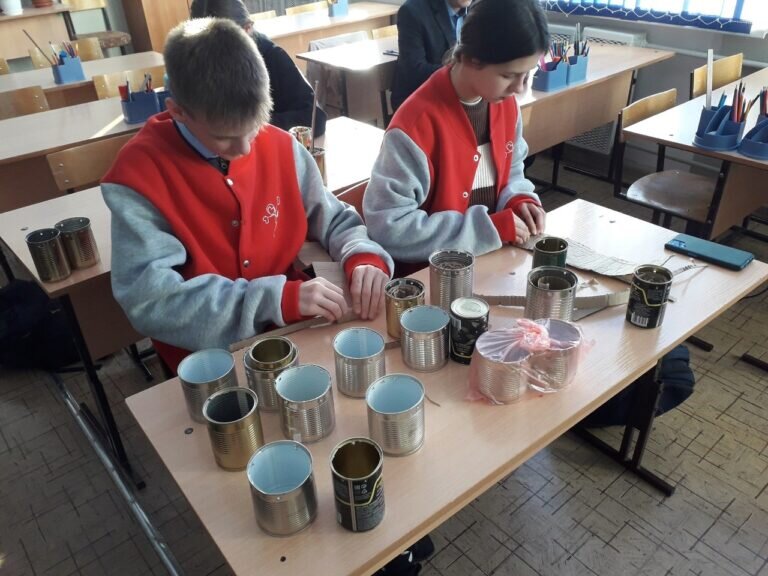    В Северном районе школьники делают блиндажные свечи для бойцов СВО Елена Шкатова