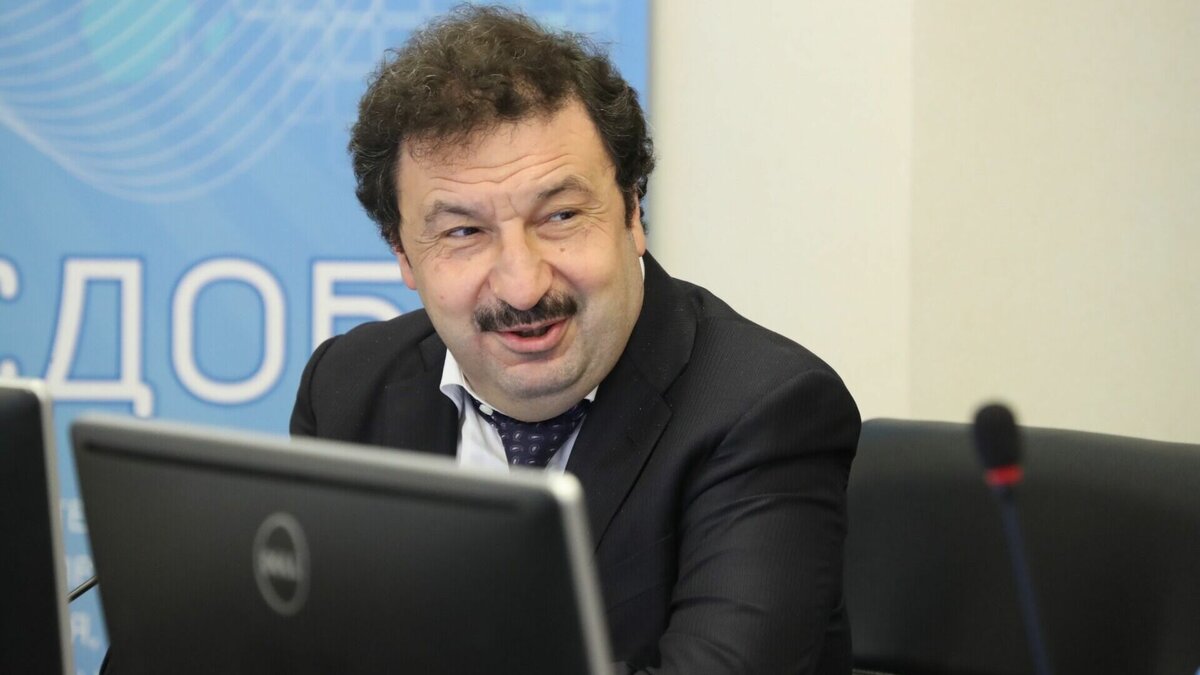     И.о. ректора вуза назначен проректор Алексей Комиссаров.