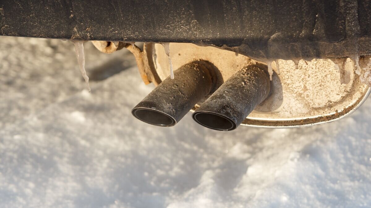    Выхлопная труба автомобиля© Fotolia / aigarsr