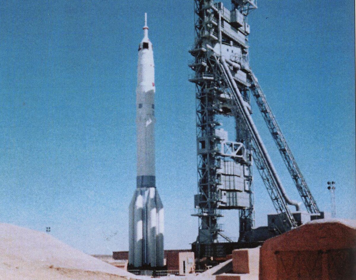 Ракета "Протон-К" с КК Союз "7К-Л1" ("Зонд-7"). 1969 г. Взято из открытых источников