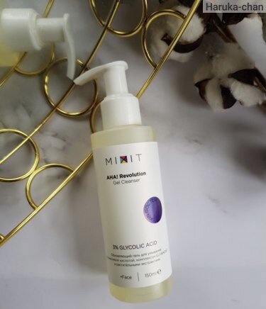 Плюсы:
-Хорошо очищает кожу от ежедневных загрязнений
-Не сушит и не стягивает ее
-Освежает и осветляет кожу
-Делает ее более ровной и чистой
-Помагает коже стать красивее
-Удобный дозатор и экономичный расход

Недостатков я не обнаружила.