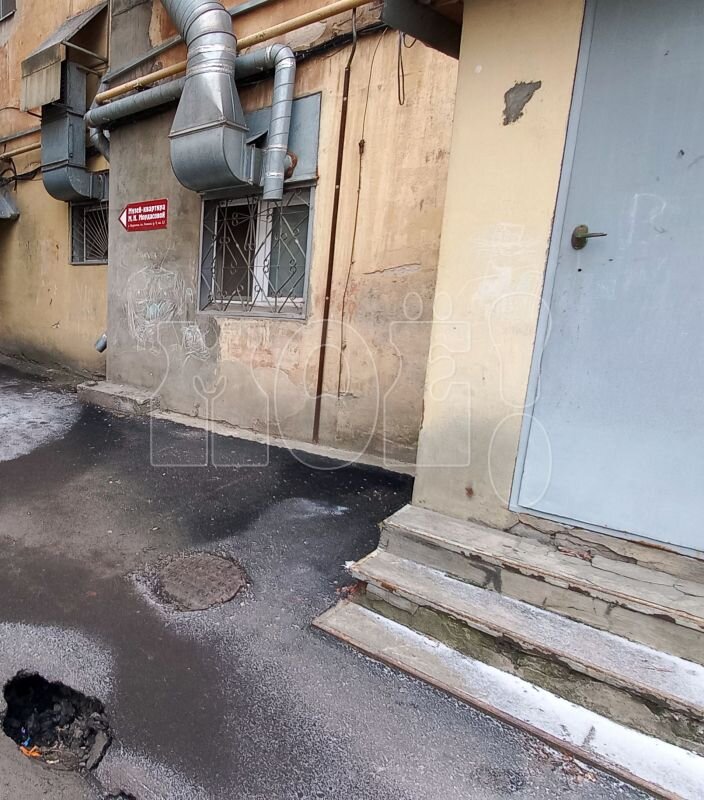    В левом нижнем углу яма, о которой мы говорим. Фото: читатель «МОЁ! Online»