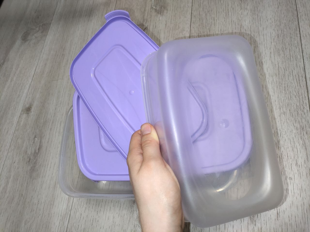 Мои пластиковые контейнеры, от которых я решила отказаться.