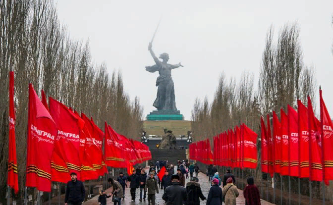 Почему саньки и героя не было на фотографии