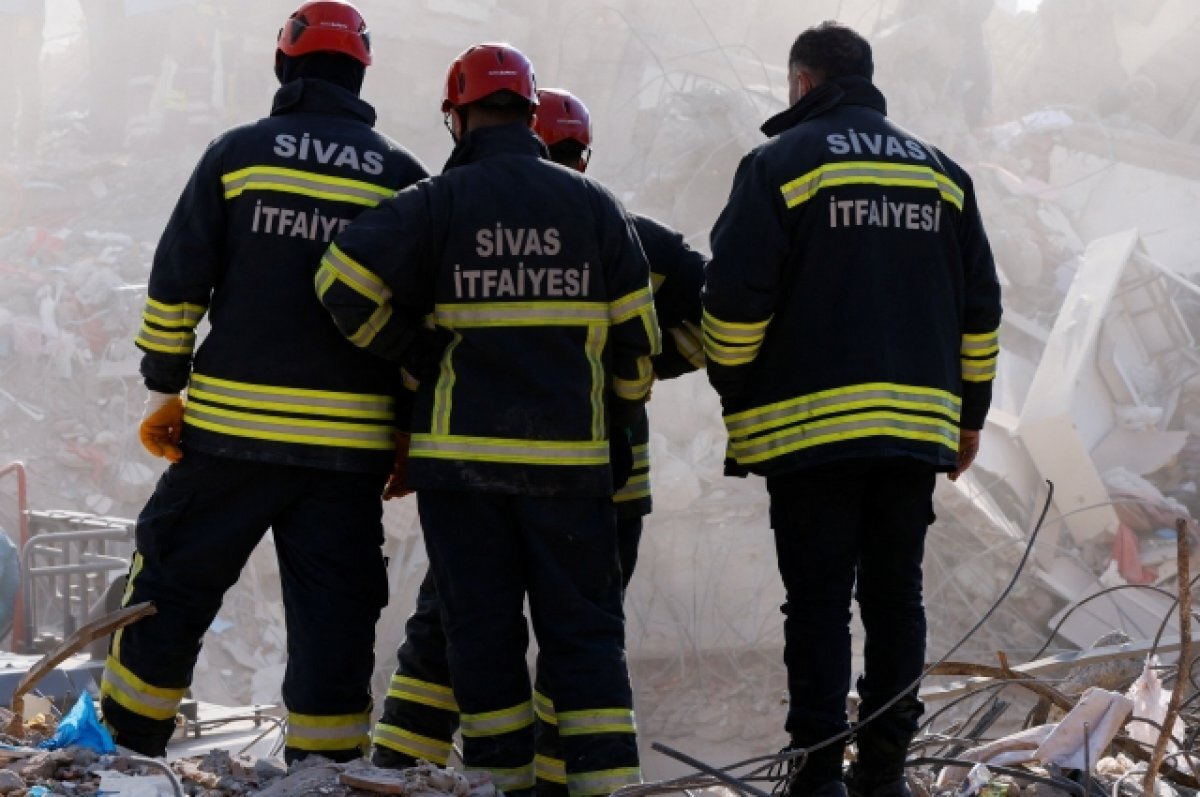    В Турции спасли из-под завалов четырехлетнюю девочку