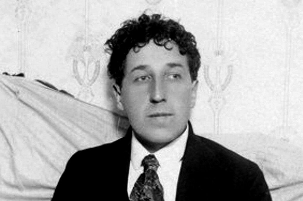    В городе пройдет всероссийский конкурс чтецов "Мою страну зовут Россией". Он посвящен 105-летию избрания Игоря Северянина Королем поэтов