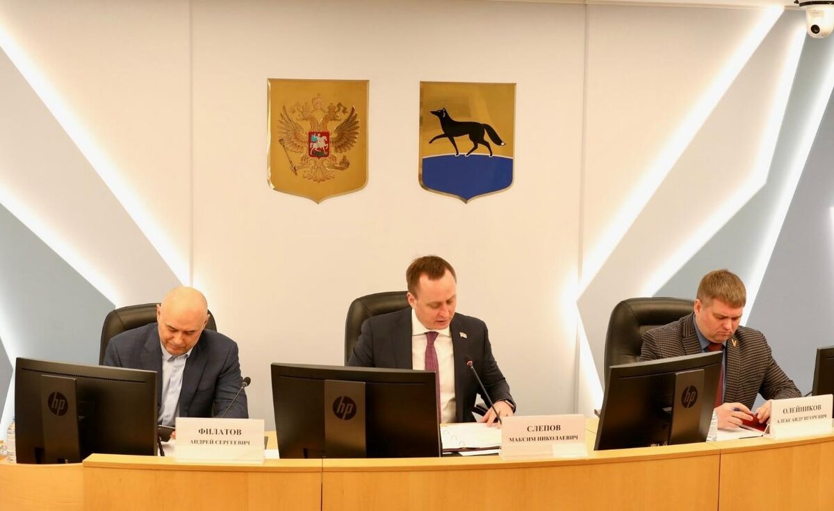    Глава Сургута Андрей Филатов порадовал депутатов отчетом