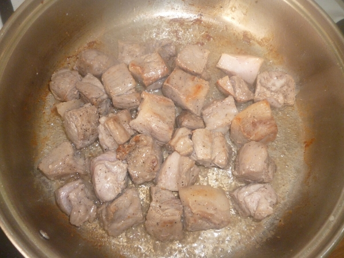 Гуляш со сметаной и мукой