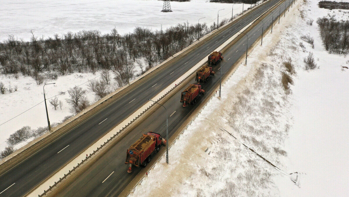     В Ростовской области 444 единицы техники справляются с последствиями непогоды на дорогах, рассказали в правительстве региона.