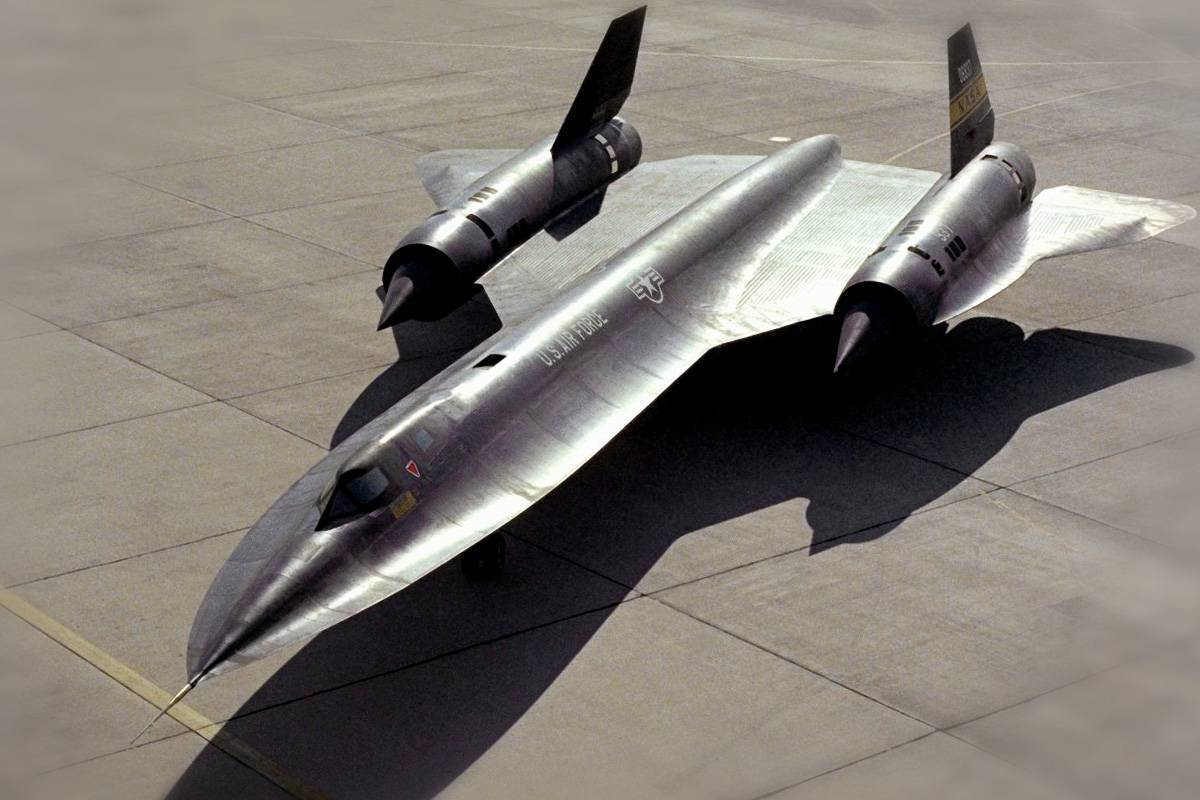 Очень быстрый самолет. SR 71 Blackbird. Локхид SR-71. SR-71 черный Дрозд. Разведчик «Локхид» SR-71a.