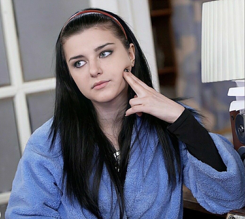 У нас есть огромные подозрения, что и новая "блудная мать" также, в итоге, вернется к своему Венику...