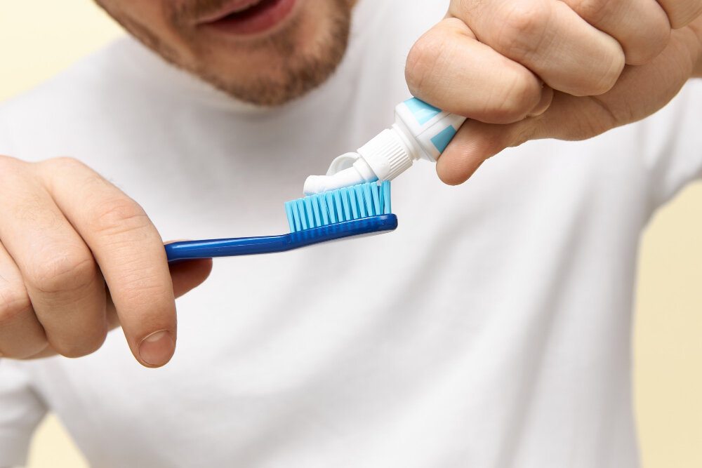 Зубная паста – необходимый атрибут любой ванной комнаты, ведь каждому человеку рекомендуется чистить зубы 2 раза в день: утром и вечером.