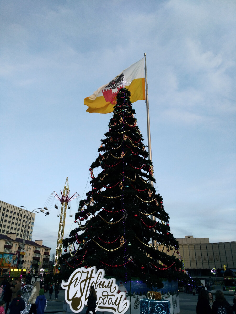 Елка на центральной площади Краснодара