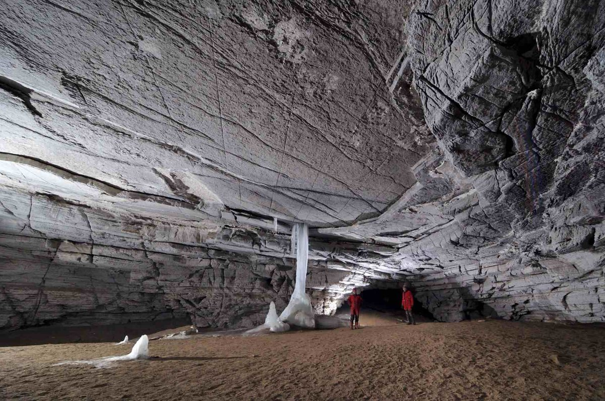 Источник: https://gotonature.ru/503-bolshaya-mechkinskaya-peschera.html