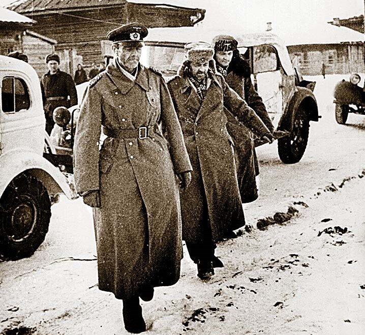 Фридрих Паулюс, начальник штаба генерал Артур Шмидт и адъютант 6-й армии Вильгельм Адам 