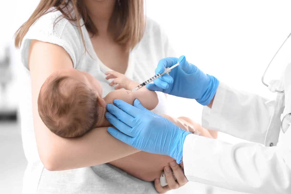Отсутствие вакцины. Вакцинация детей. Прививка детям. Вакцинация новорожденных. Прививки новорожденным.