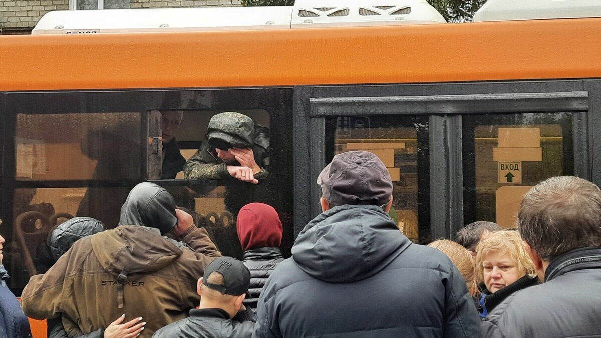     Зампред правительства РБ Петр Мордовской сообщил, что это возможно в связи с экстренной или внештатной ситуацией в семье.