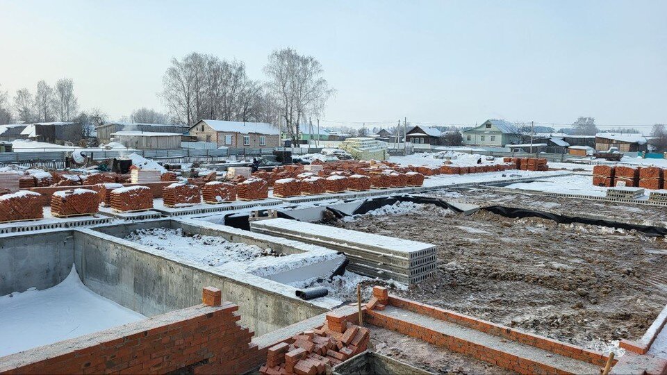     Рабочие уже начали строительство. Фото: телеграм-канал Александра Бречалова