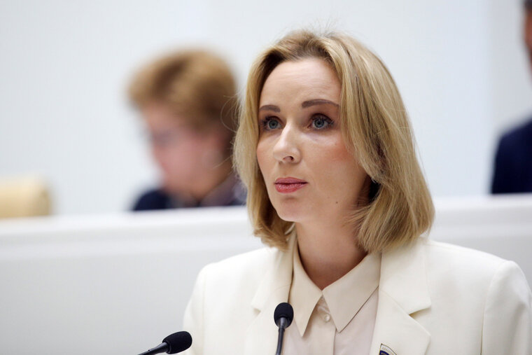    Мария Львова-Белова заявила, что в новых регионах находится около тысячи детей, пострадавших от СВО