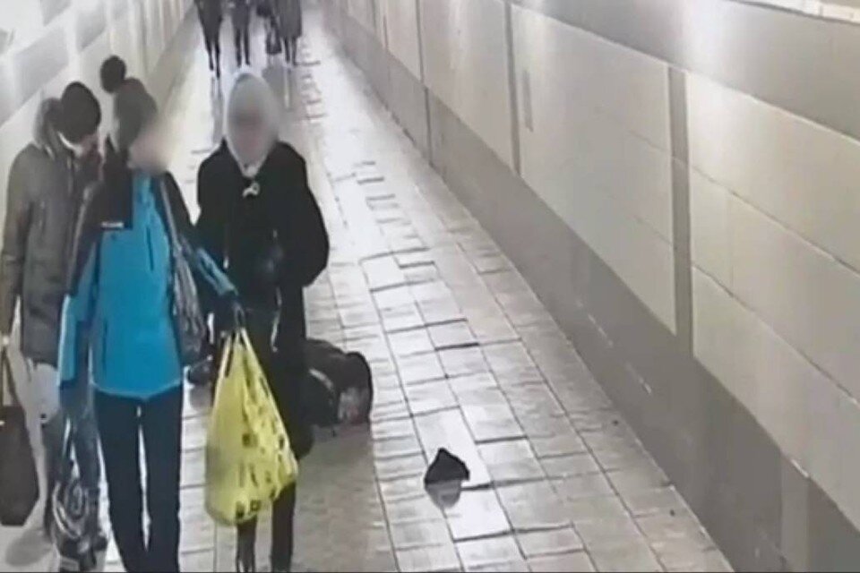     В Черемхове прохожие спасли потерявшего сознание мужчину, пока другие проходили мимо. Фото: личный архив героев публикации.