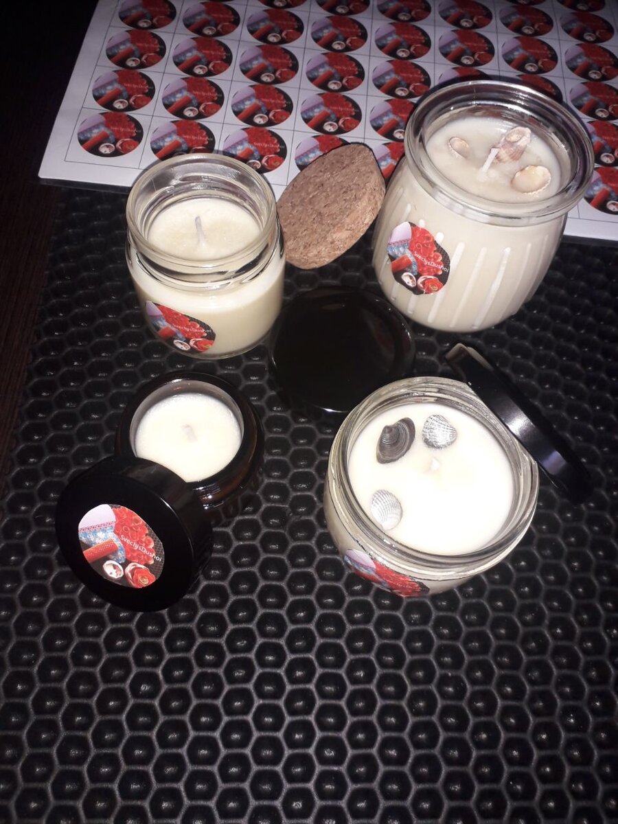 Для красоты можно добавить ракушки, сухоцветы. Но убирайте их перед тек, как собираетесь зажечь свечу. 