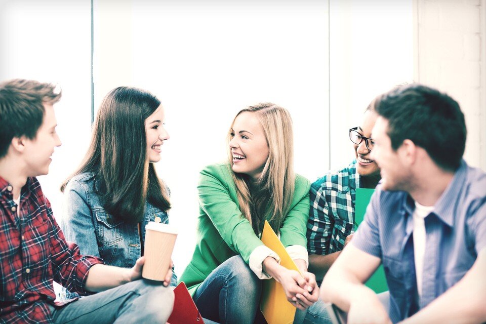     41% россиян рассказали, что время от времени используют в речи иностранные слова  Shutterstock