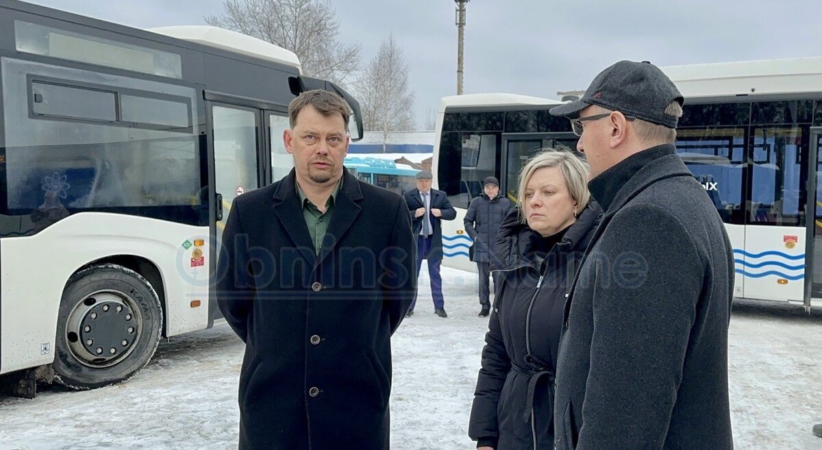   Перед началом отчёта главы администрации Обнинска Татьяны Леоновой, губернатор Владислав Шапша посетил МП "ОПАТП" и оценил новые автобусы. Любовь Медушевская