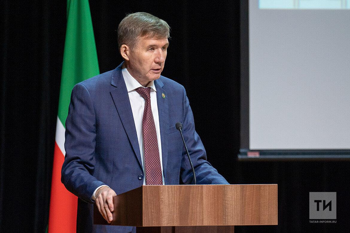 Мидхат Шагиахметов начал с очевидного: в прошлом году вся Россия, и Татарстан в частности, непредвиденно столкнулись с санкциями. Фото: © Владимир Васильев / «Татар-информ»