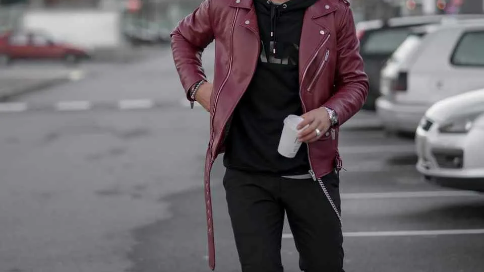 Готовьтесь к тому, чтобы крутить головами прохожих: Как создать образ в кожаной куртке со стилем и настроением?