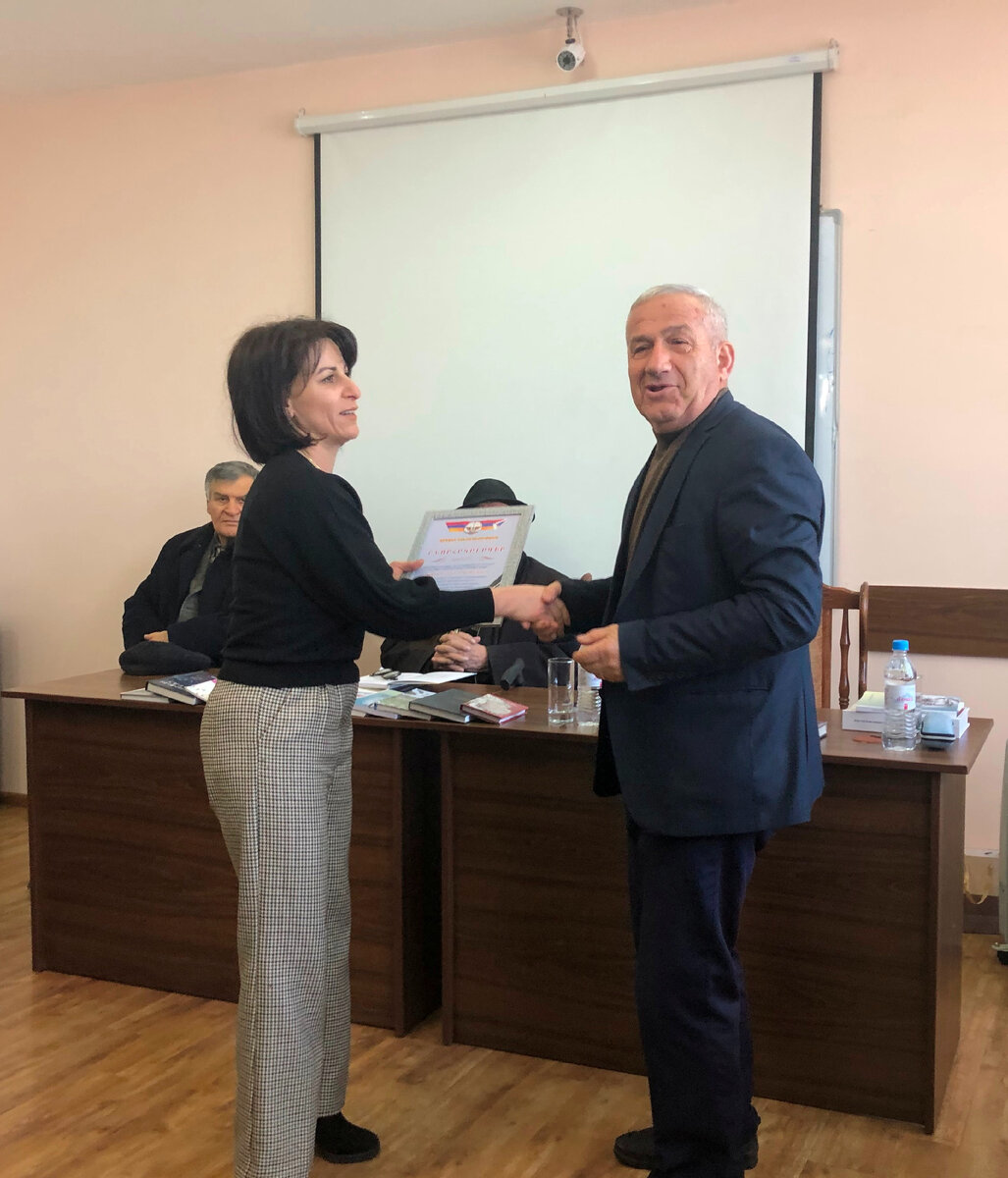 В столице Нагорного Карабаха - Степанакерте отметили 70-летие поэта Давида Микаеляна. Фоторяд