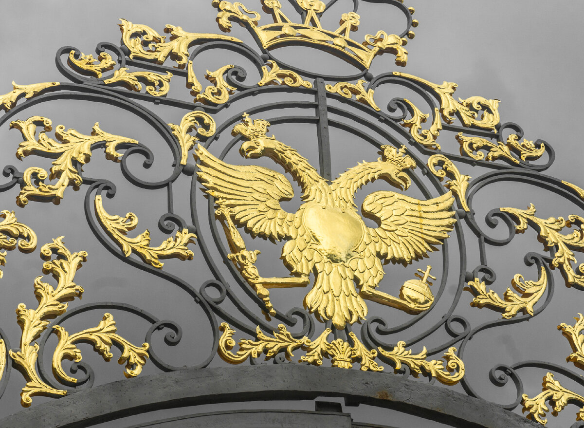 Золотые ворота. Царское Село. Для вопросов теста я взяла картины с лицензией "Общественное достояние" из Википедии и фотографии из семейного архива