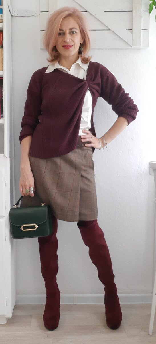 Джемпер, блузка и юбка из секонд-хэнда.