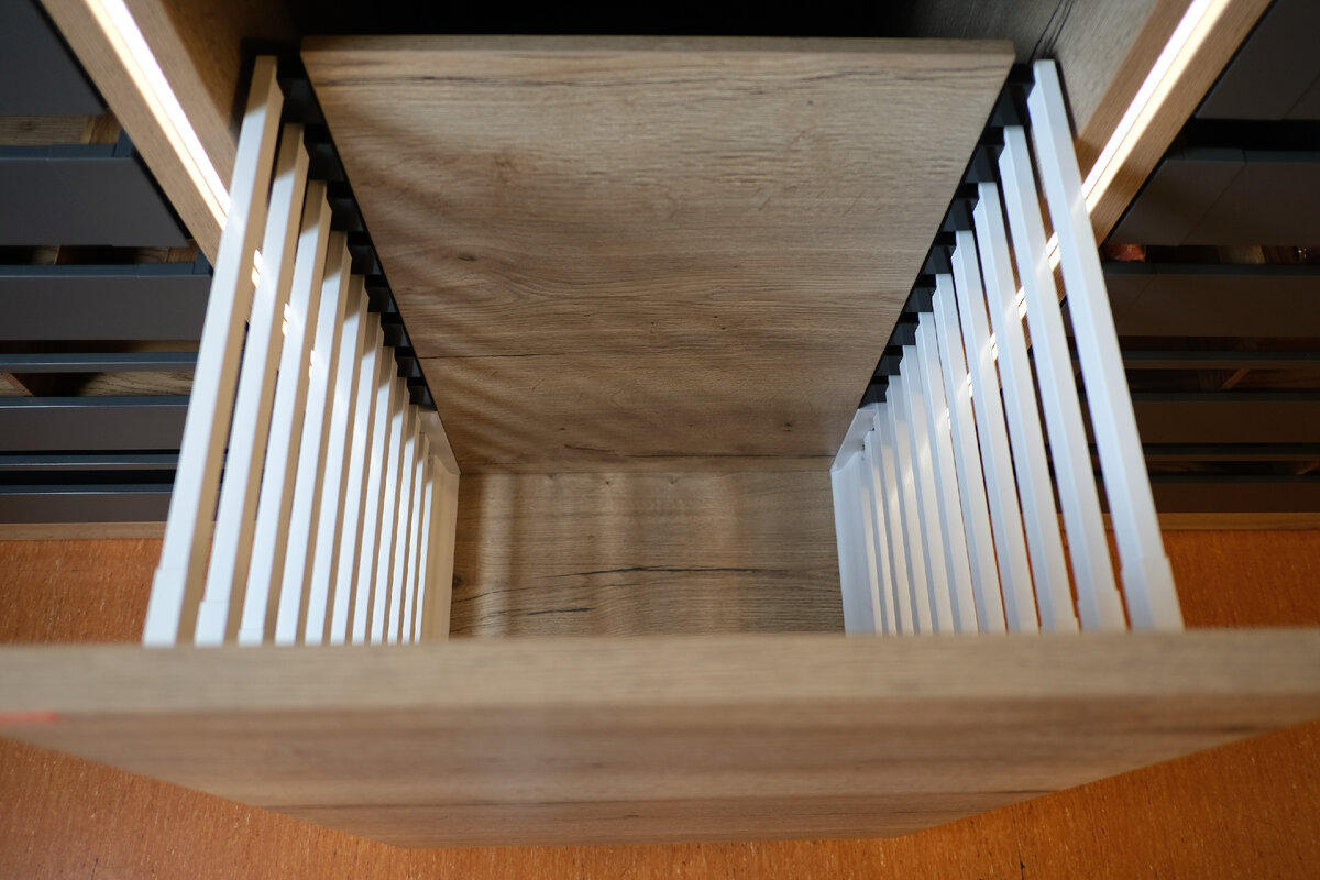 Выдвижная корзина для хранения с боковыми рейлингами Blum