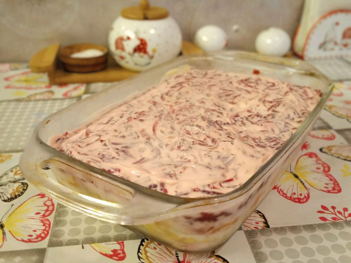 А все селедка под шубой -  это ради нее майонез был куплен. С другой стороны, хорошо, что не кетчуп.