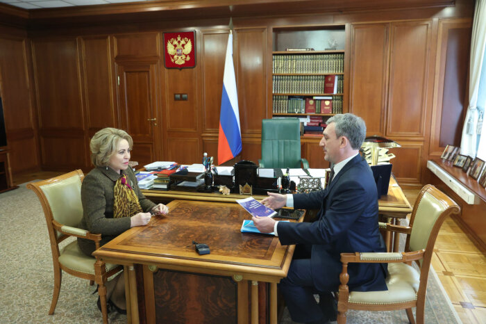 Фото: правительство Амурской области. Валентина Матвиенко встретилась с губернатором Приамурья