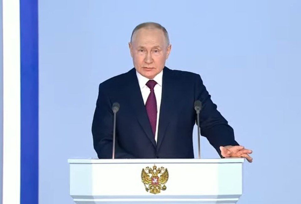     Владимир Путин заявил, что Россия приостанавливает участие в ДСНВ. Фото: скриншот.