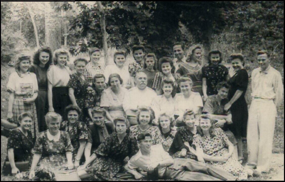 Молодые советские люди