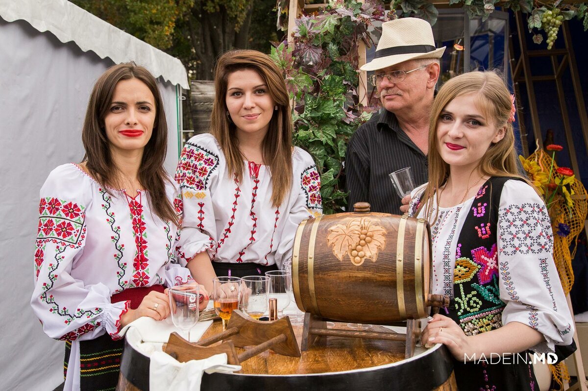 Молдавия население. Национальный день вина Молдавии. Фестиваль вина в Молдавии. Праздник вина в Молдавии. День молдавского вина