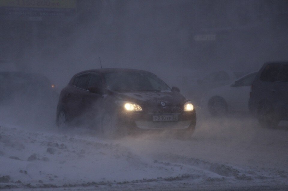    Граждан призывают сохранять бдительность и осторожность на дорогах Олег УКЛАДОВ