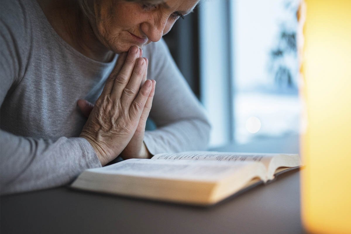 Сильная молитва бабушки о внуках