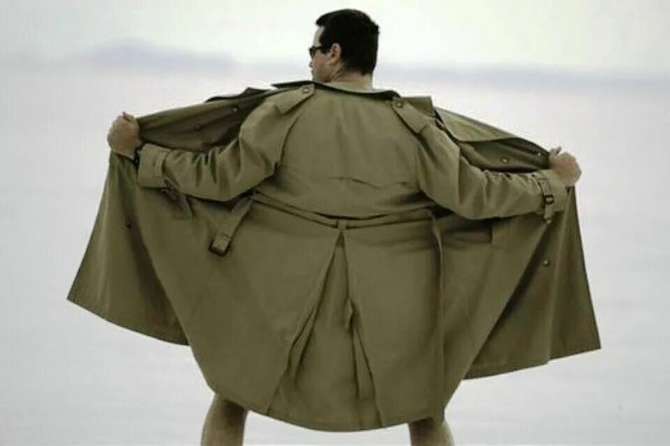 Кто знает, где можно купить такой плащ?