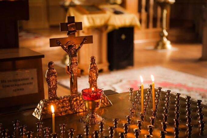    В этот день верующие обязательно посещают храмы. Фото Алексея Танюшина