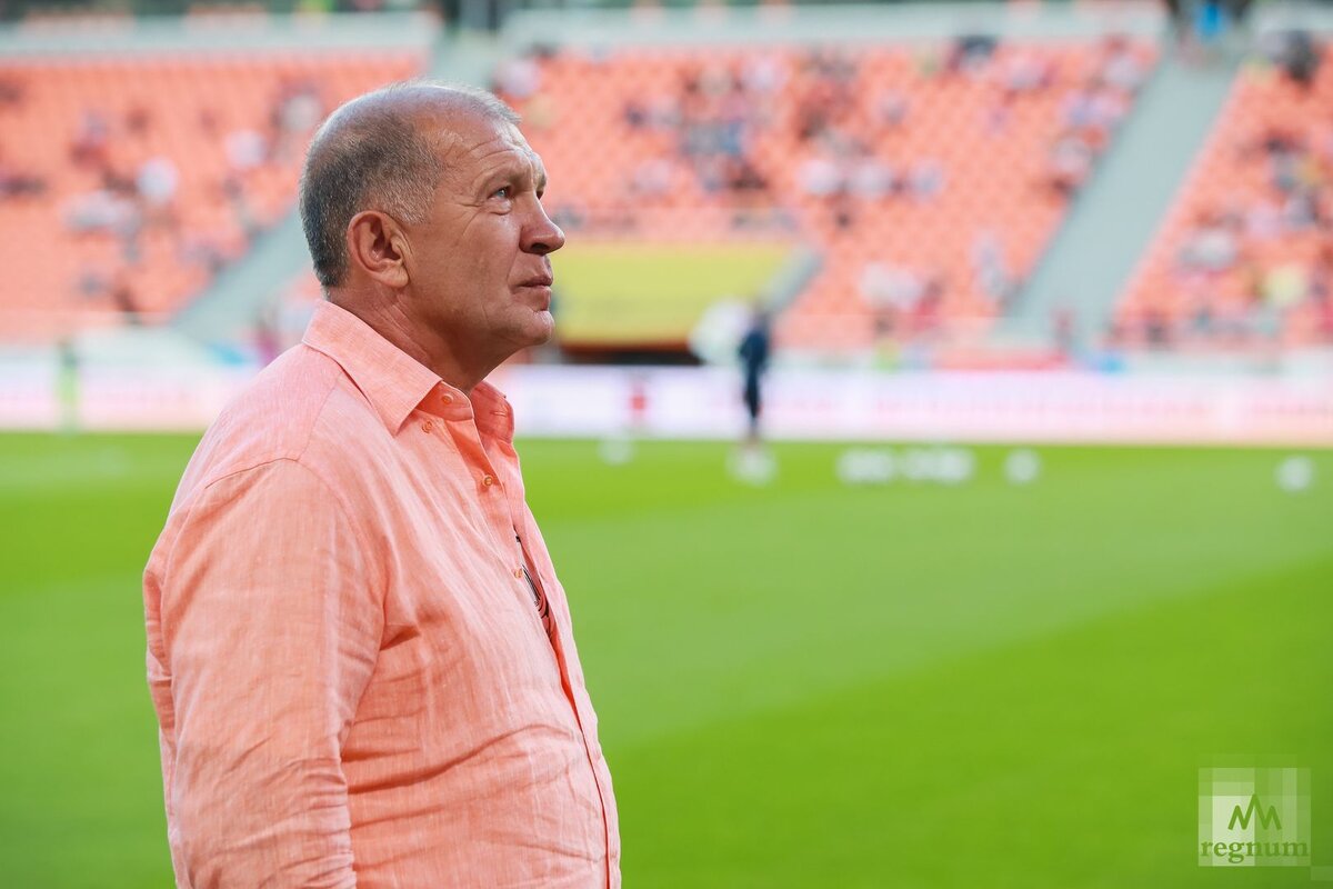 Футбол урал михаил галимов. Тренер фк урал. Тренер урала по футболу. Виктор гончаренко фк урал. Игорь шалимов тренер урала.