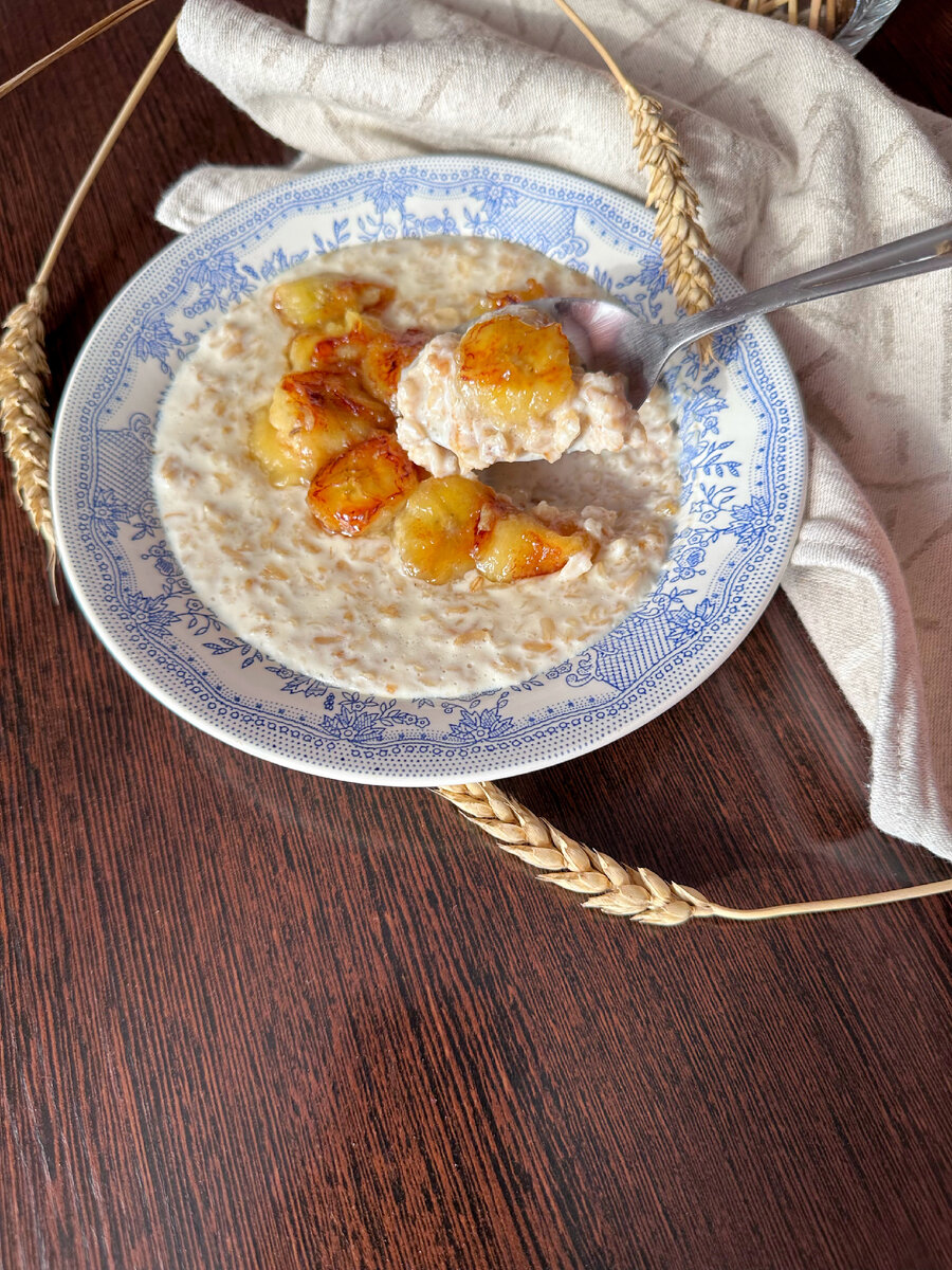 Овсянка с карамелизированными бананами 