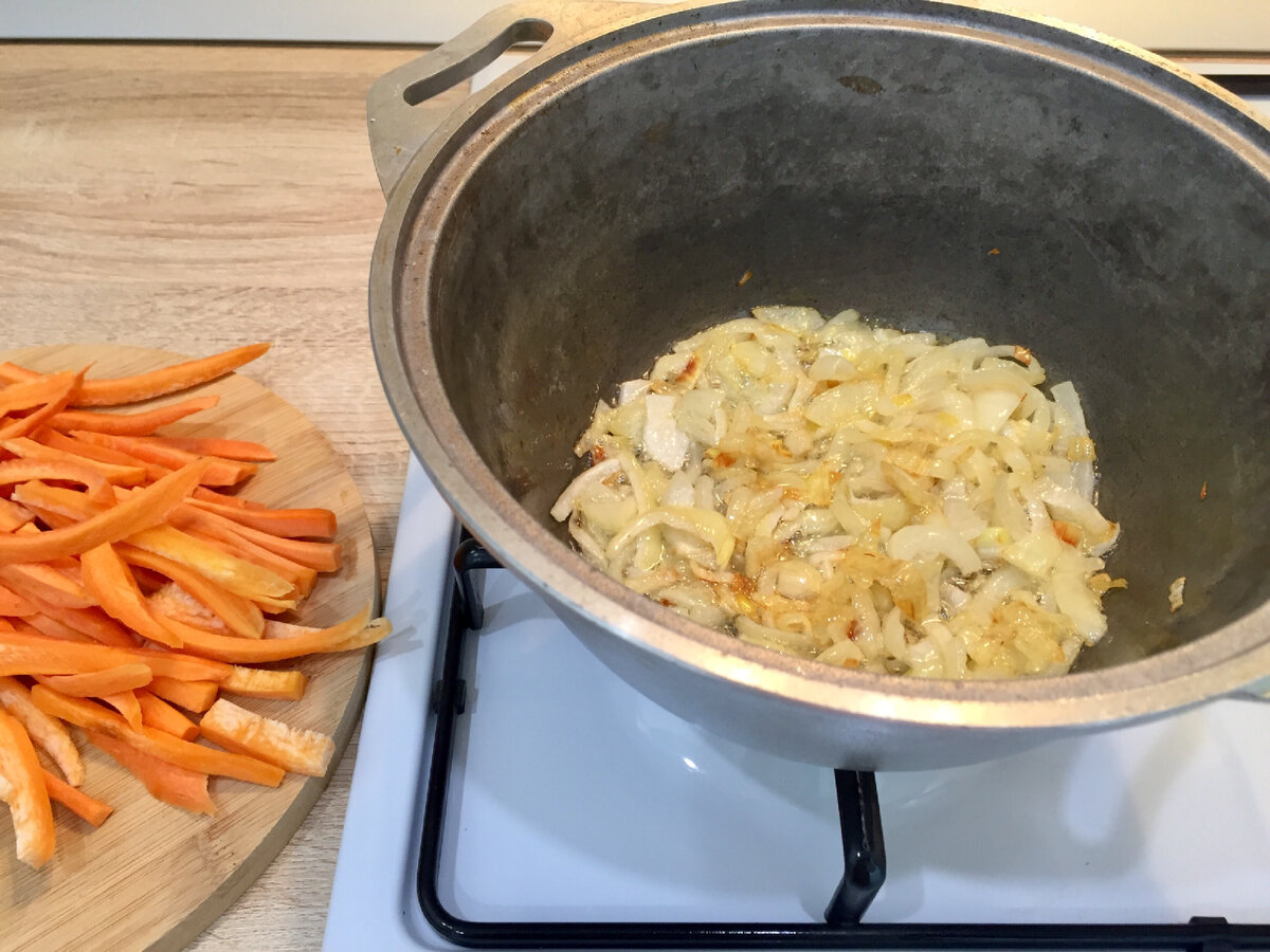 В пост я готовлю те же блюда, только без мяса: постный плов не уступает по  вкусу и может понравиться больше привычного | Золотой Апельсин | Дзен